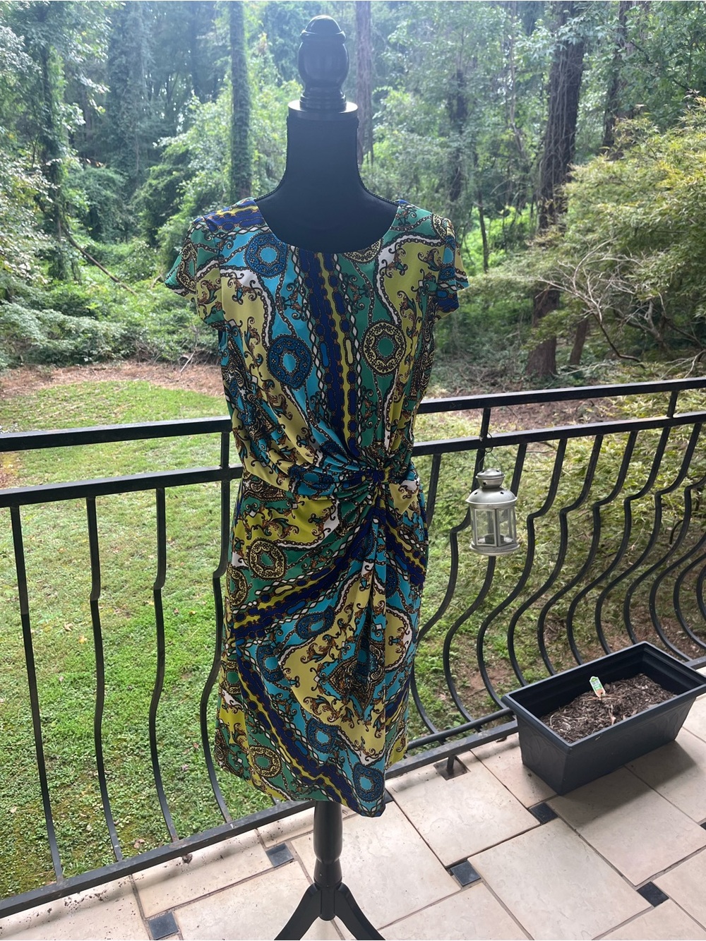 Tie-Waist Short Sleeve Printed Dress in Teal and Yellow. Size 14.